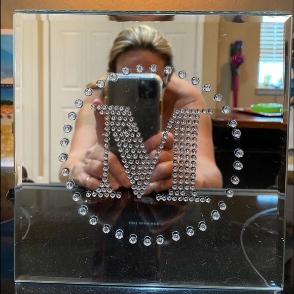 “M” mirrored box 8x8x3 - Picture 2 of 6